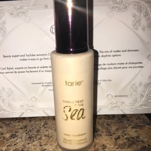 Tarte rainforest of the sea foundation porcelain